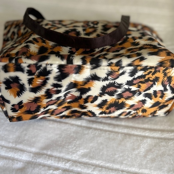 NWOT Large Tote bag Animal Print Womens With Accessory Zipper Bag - Picture 10 of 15